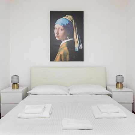 1 Bedroom & 1 Living Room Apt - Duomo 5 Milan Exterior photo
