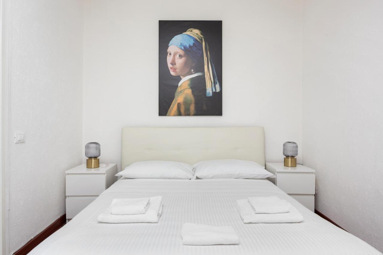 1 Bedroom & 1 Living Room Apt - Duomo 5 Milan Exterior photo